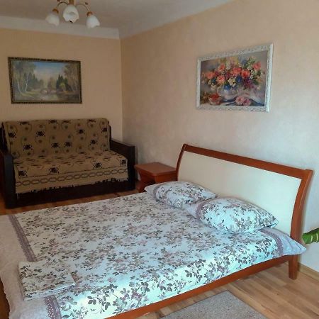 Apartment on Livoberezna metro station Kiev Esterno foto