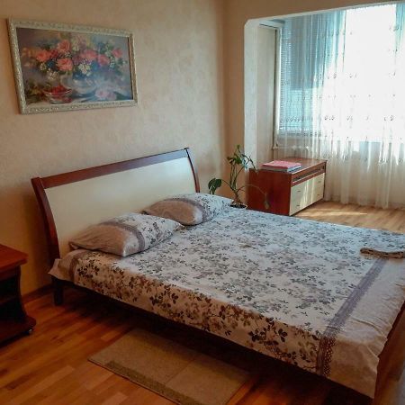 Apartment on Livoberezna metro station Kiev Esterno foto