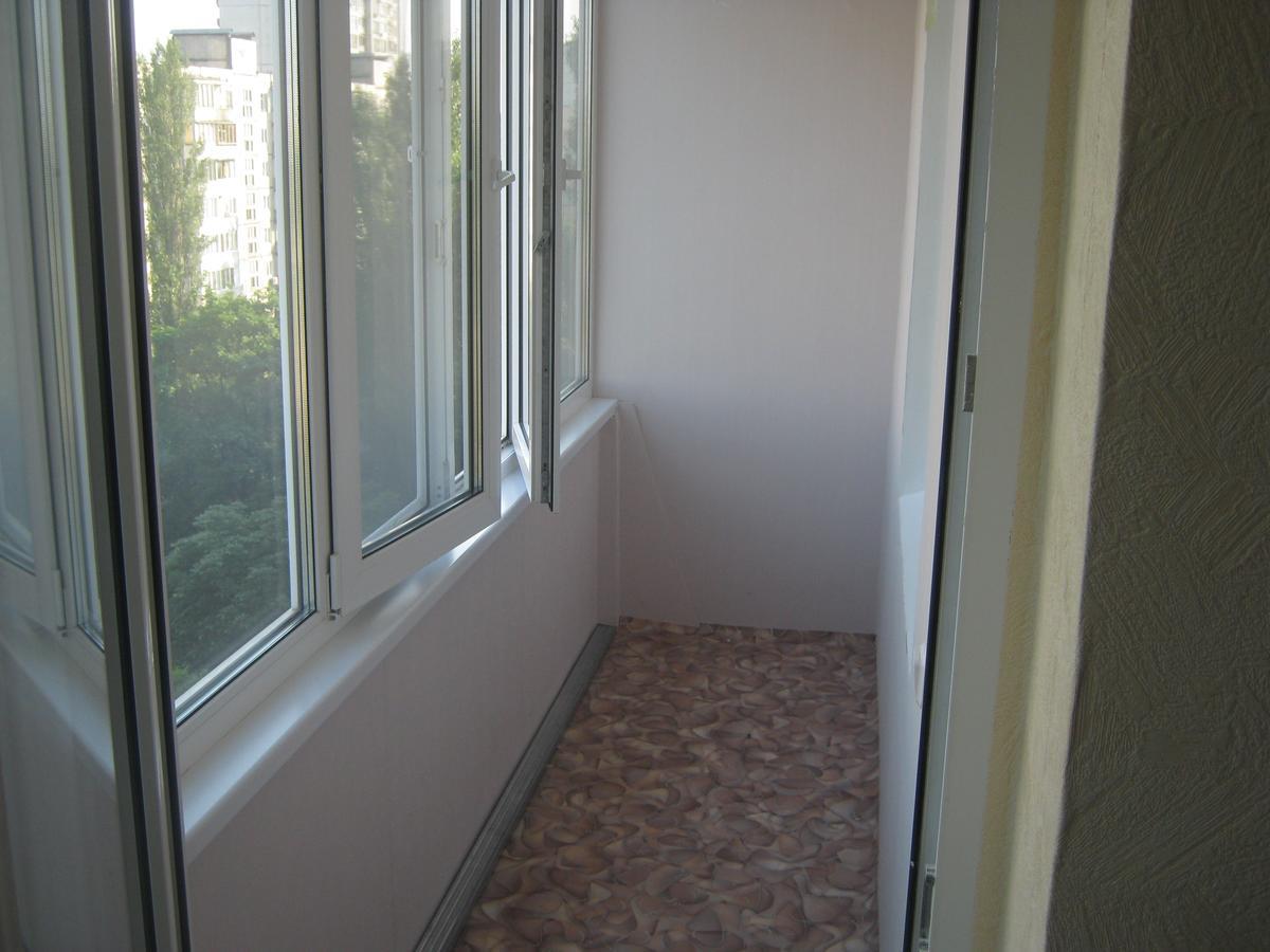 Apartment on Livoberezna metro station Kiev Esterno foto