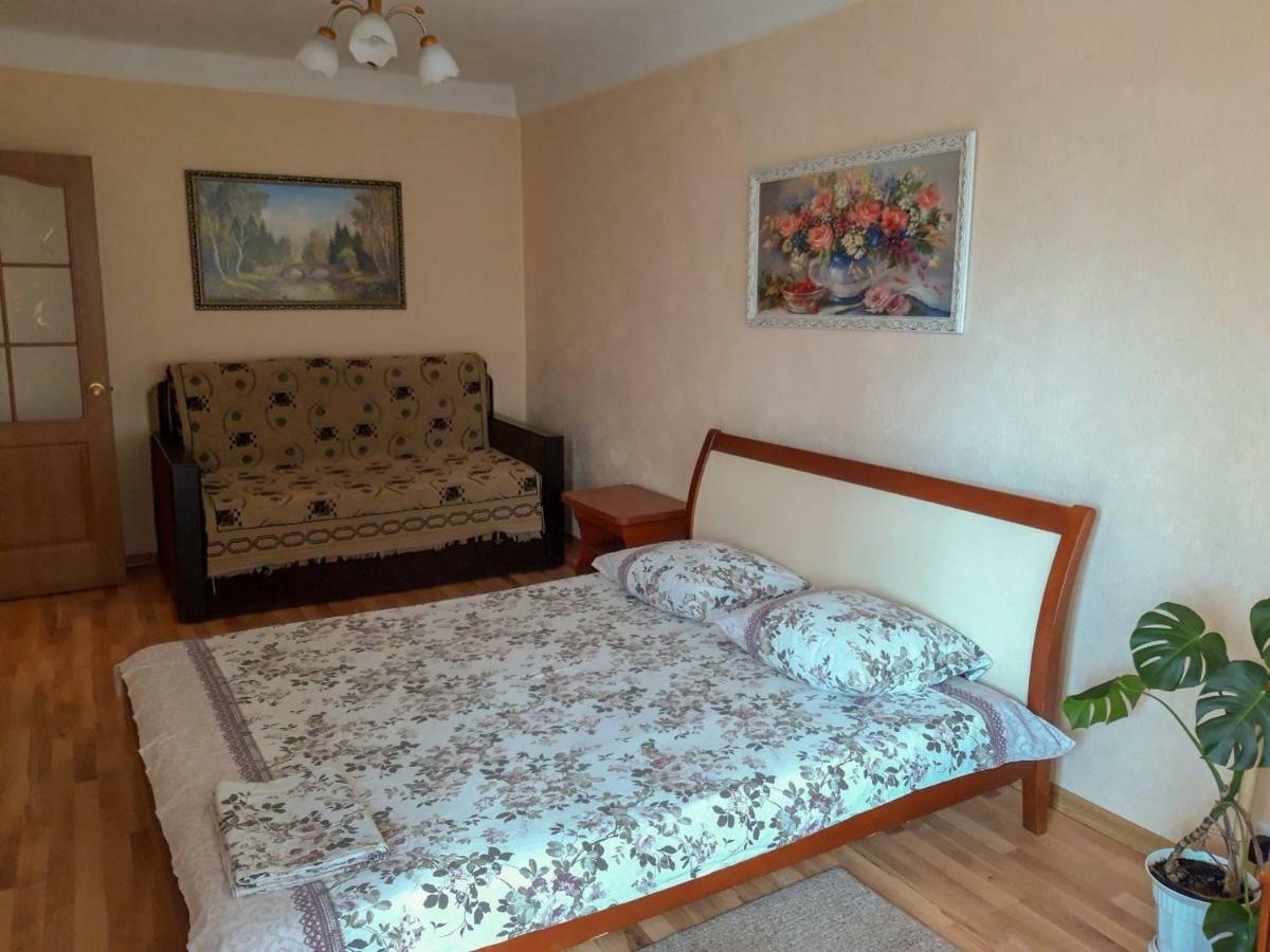 Apartment on Livoberezna metro station Kiev Esterno foto