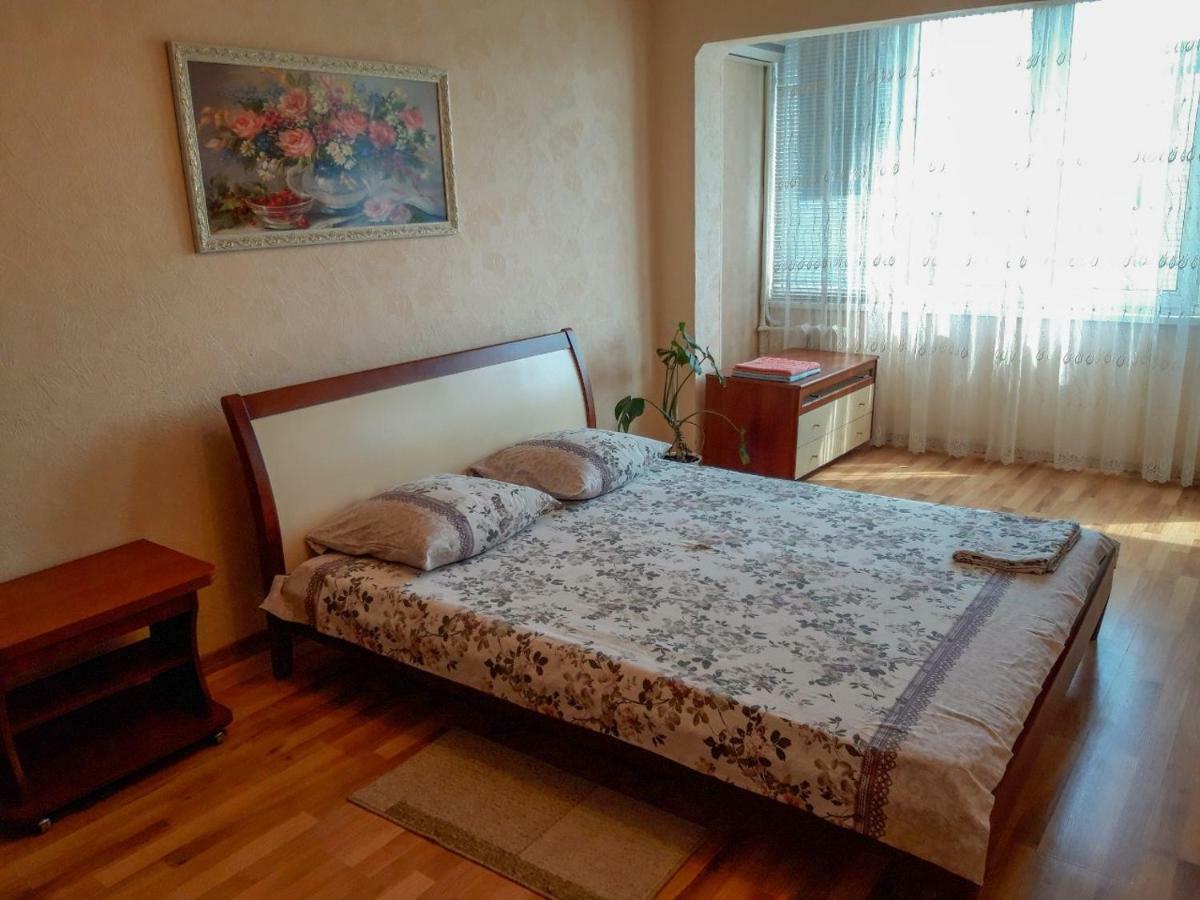 Apartment on Livoberezna metro station Kiev Esterno foto